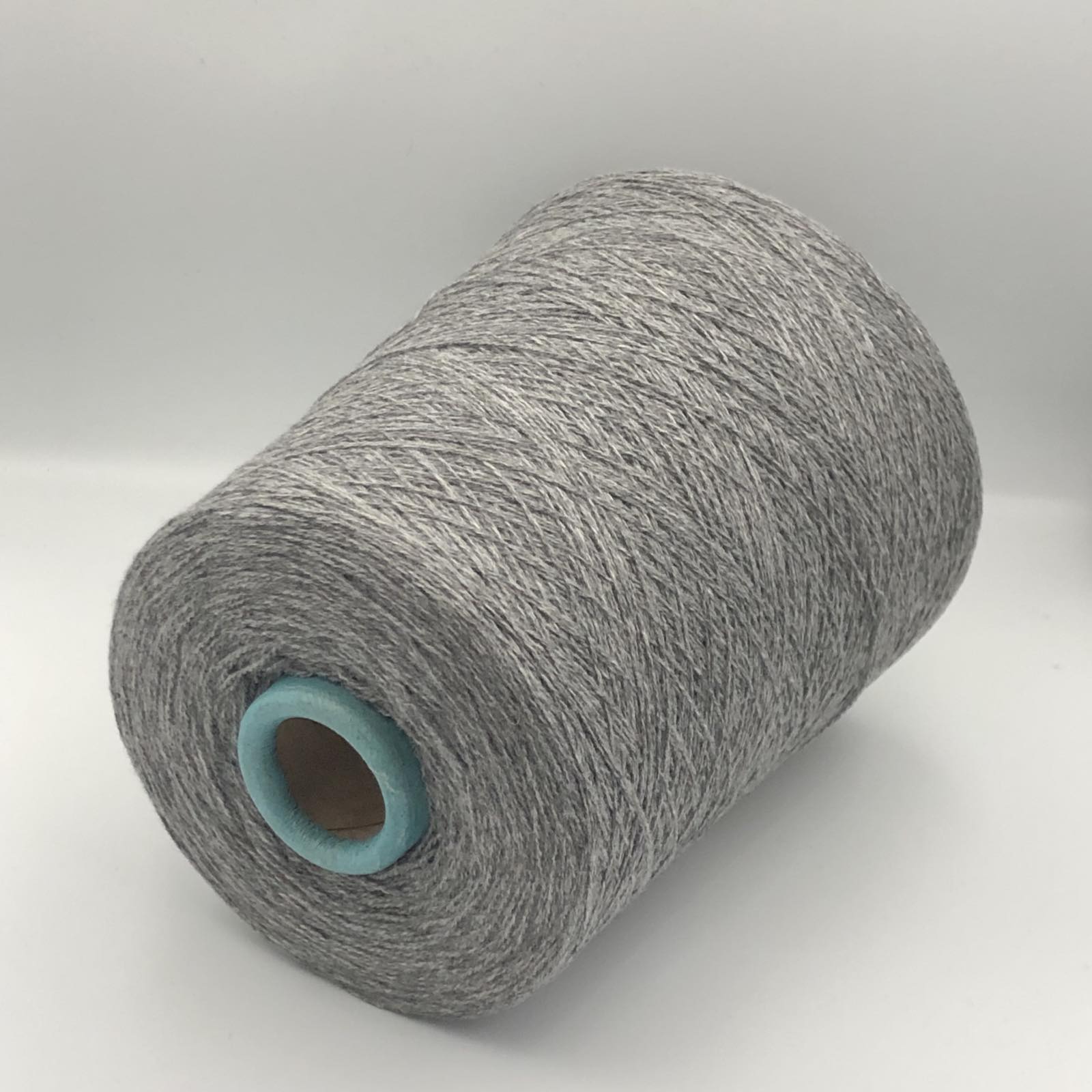 BATUFFOLO 05, 42% merino extrafine, 58% kašmyras, 2/20, 500 g